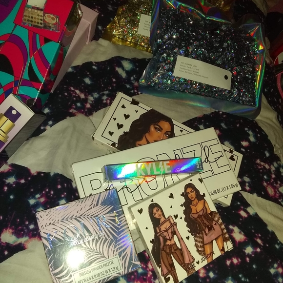 LOTS OF MAKEUP THIS IS JUST SOME - Picture 4 of 12